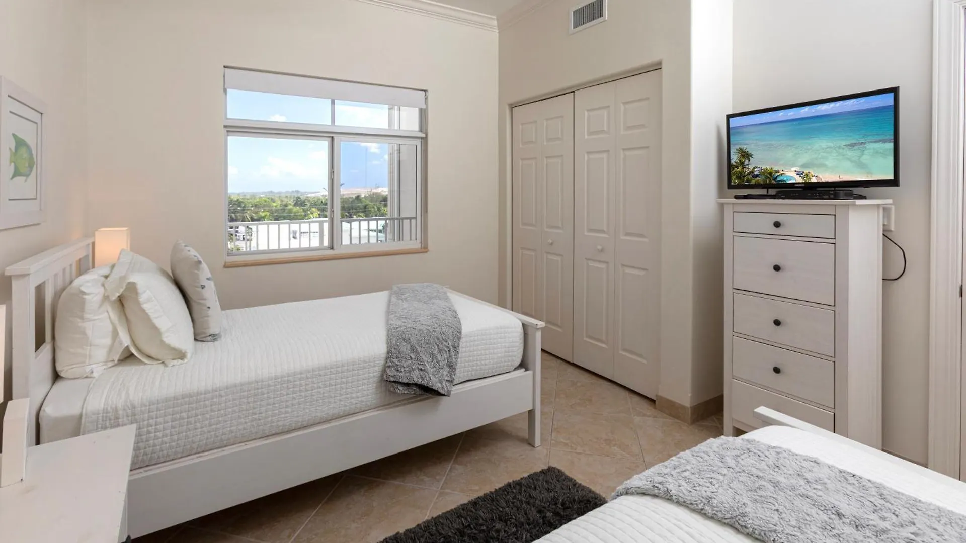 South Bay Beach Club 31- 3 Bedroom 2 Bathroom Unit George Town Caymanöarna