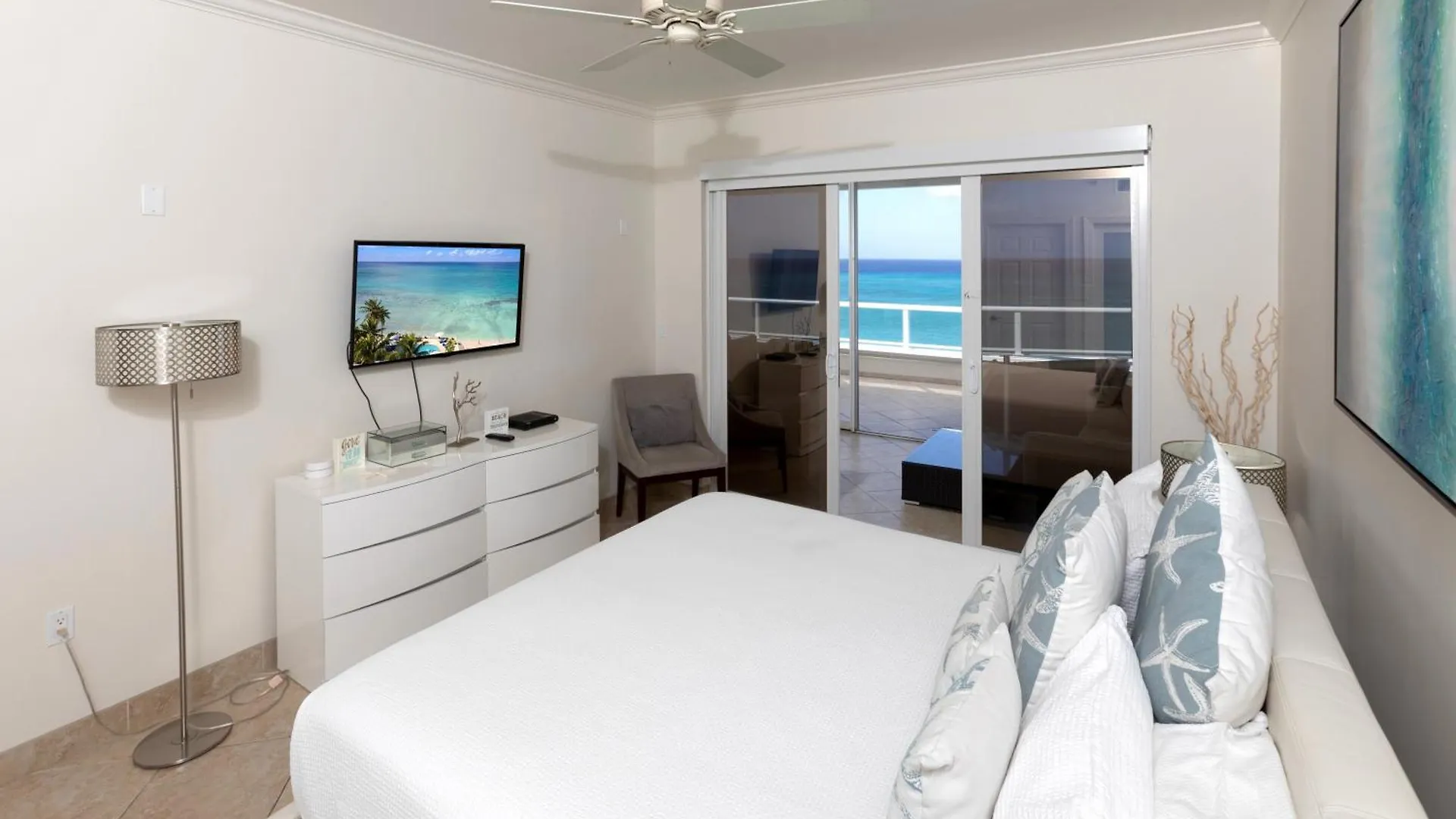 Apartment South Bay Beach Club 31- 3 Bedroom 2 Bathroom Unit George Town