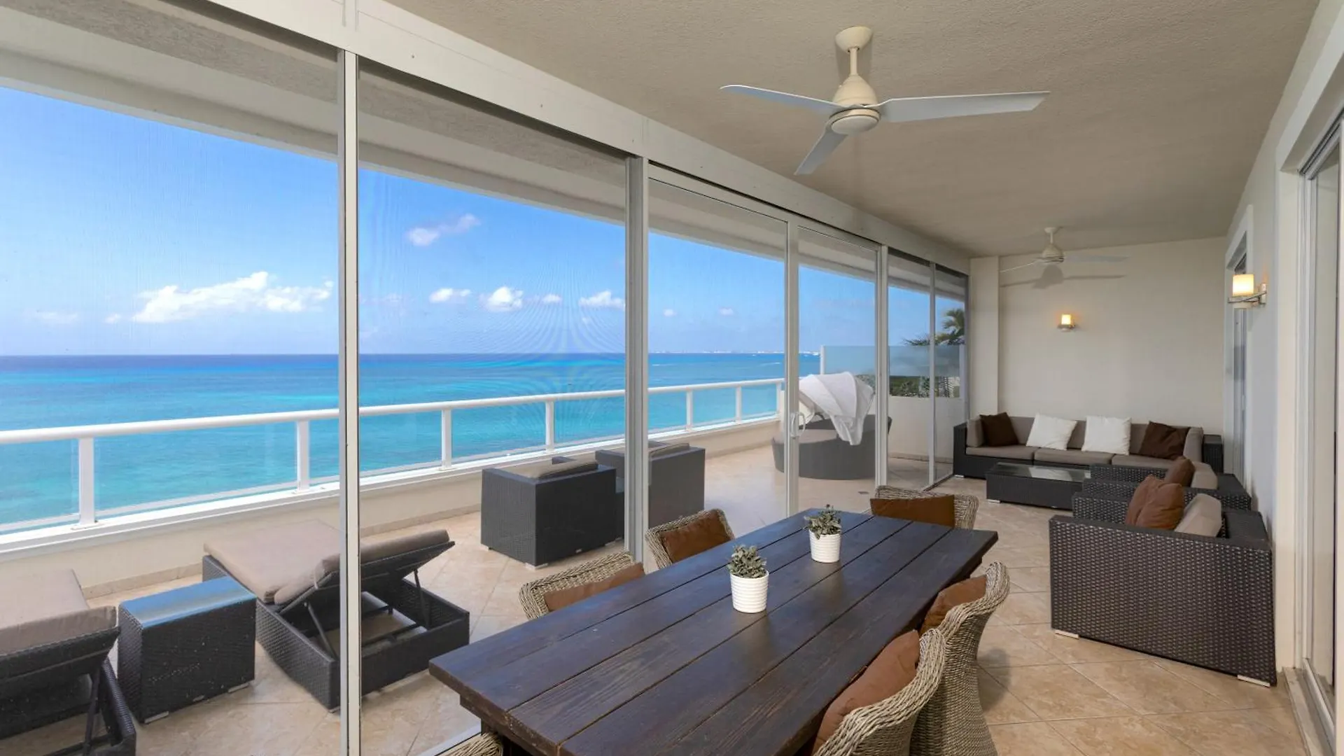 Apartment South Bay Beach Club 31- 3 Bedroom 2 Bathroom Unit George Town
