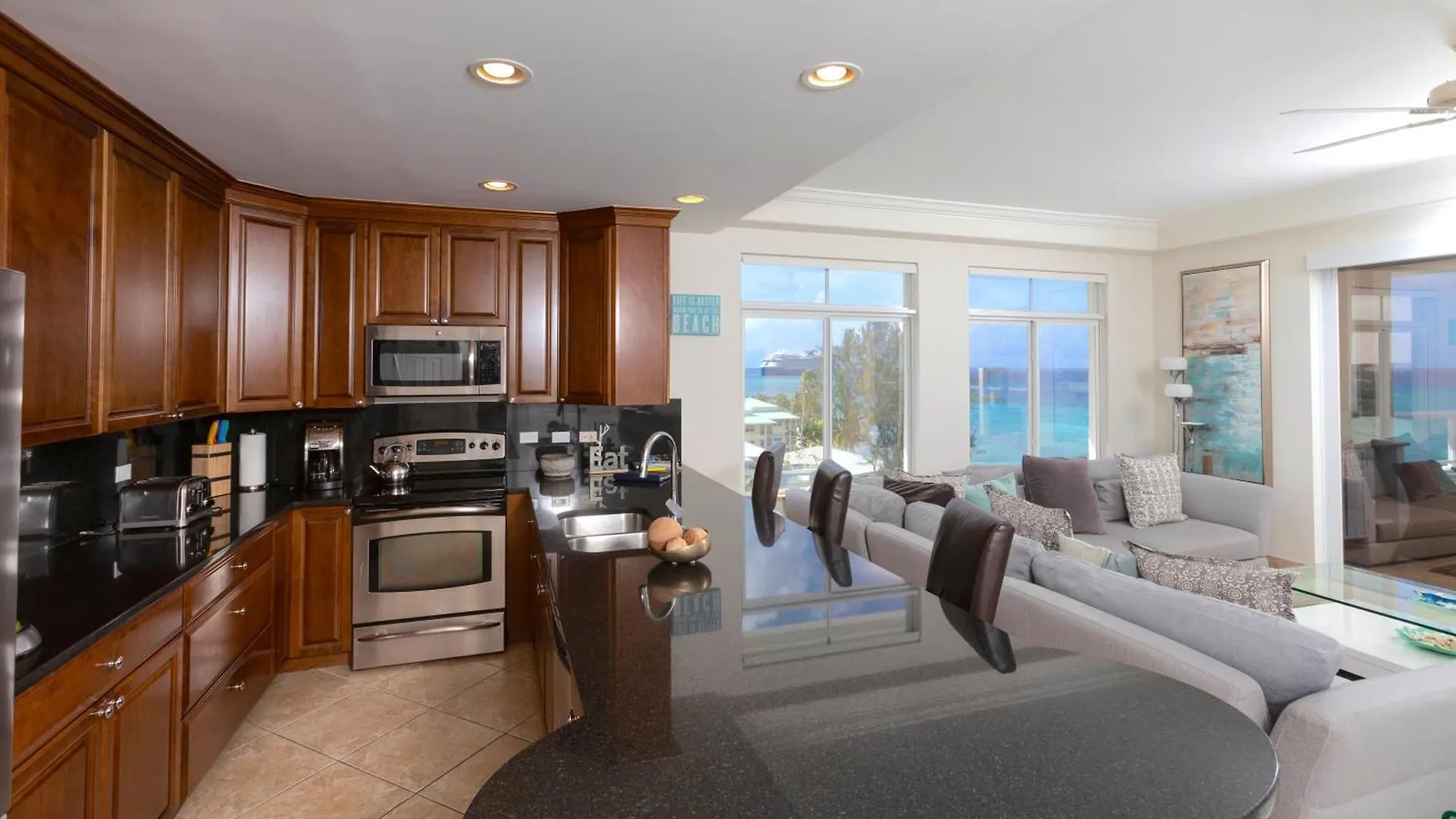 South Bay Beach Club 31- 3 Bedroom 2 Bathroom Unit George Town 0*,